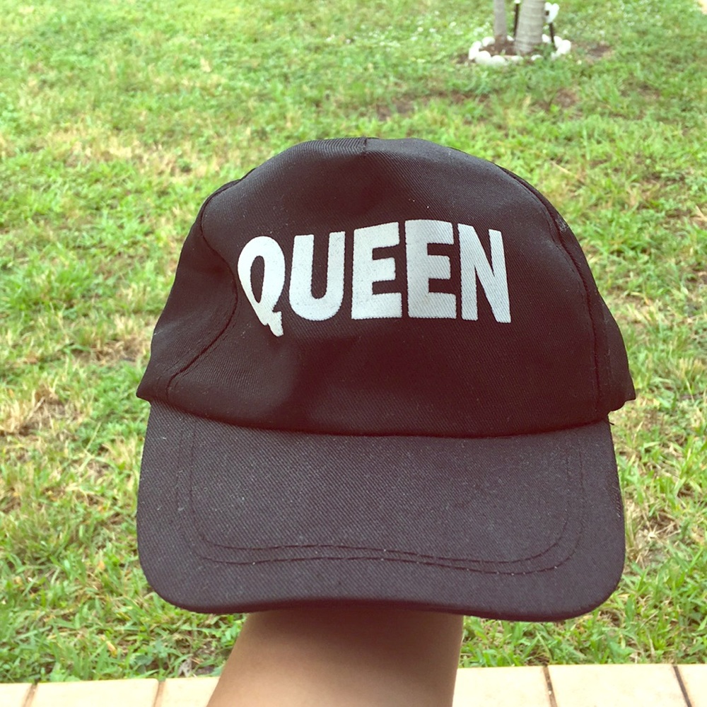 Queen hat size small